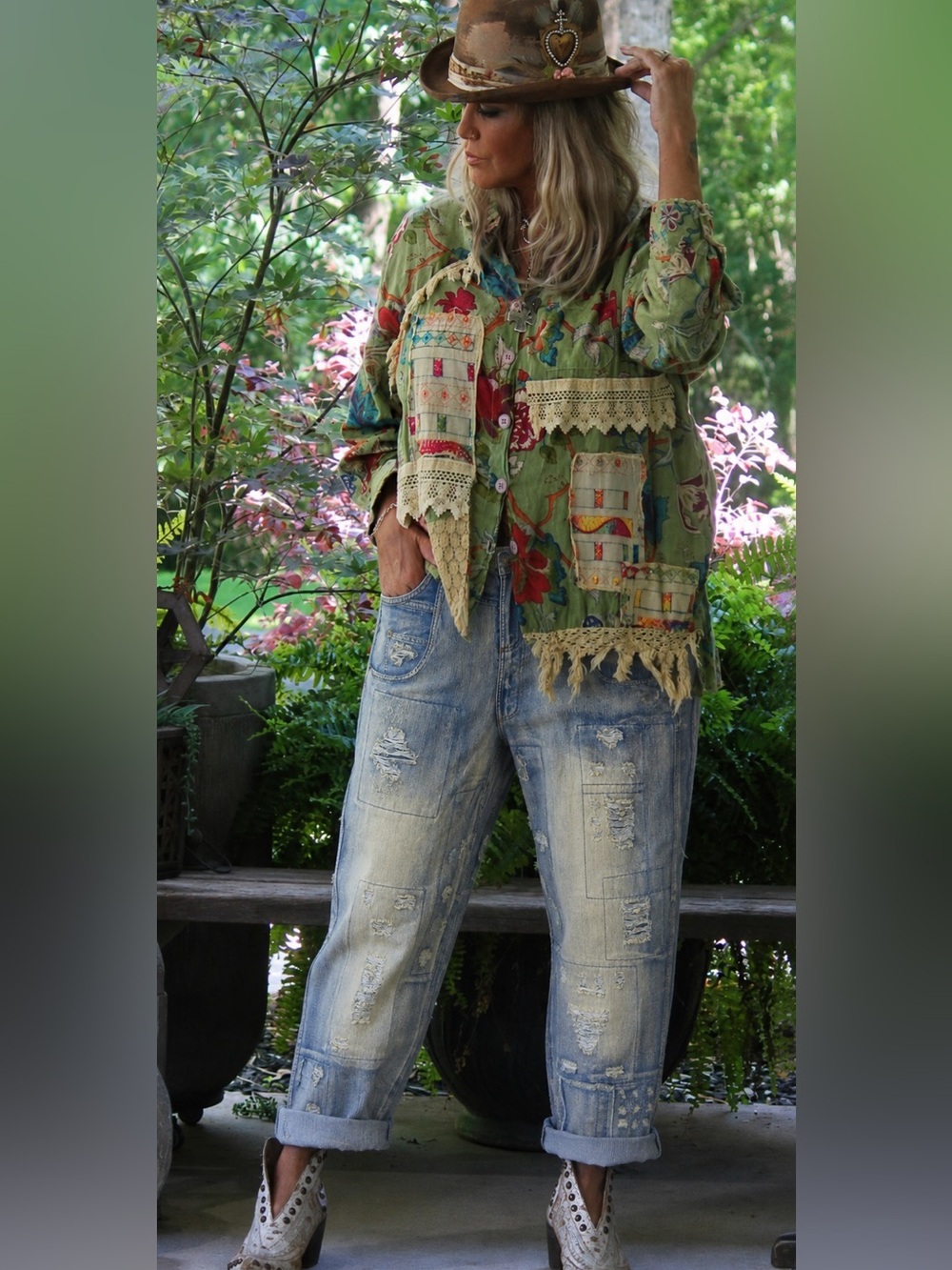 ✨️L/XL LEFT✨️BRAND NEW Classic Peace and Love Denim Jeans by Jaded Gypsy - Picture 3 of 3